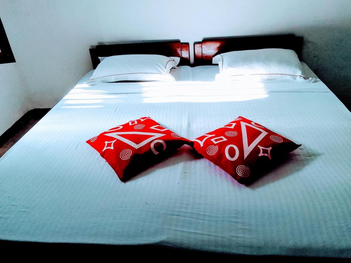 Hôtel Ceylonia Guest à Weligama Extérieur photo