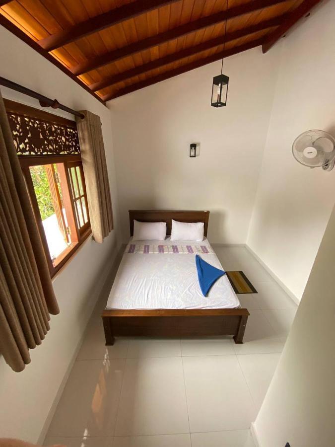 Hôtel Ceylonia Guest à Weligama Extérieur photo