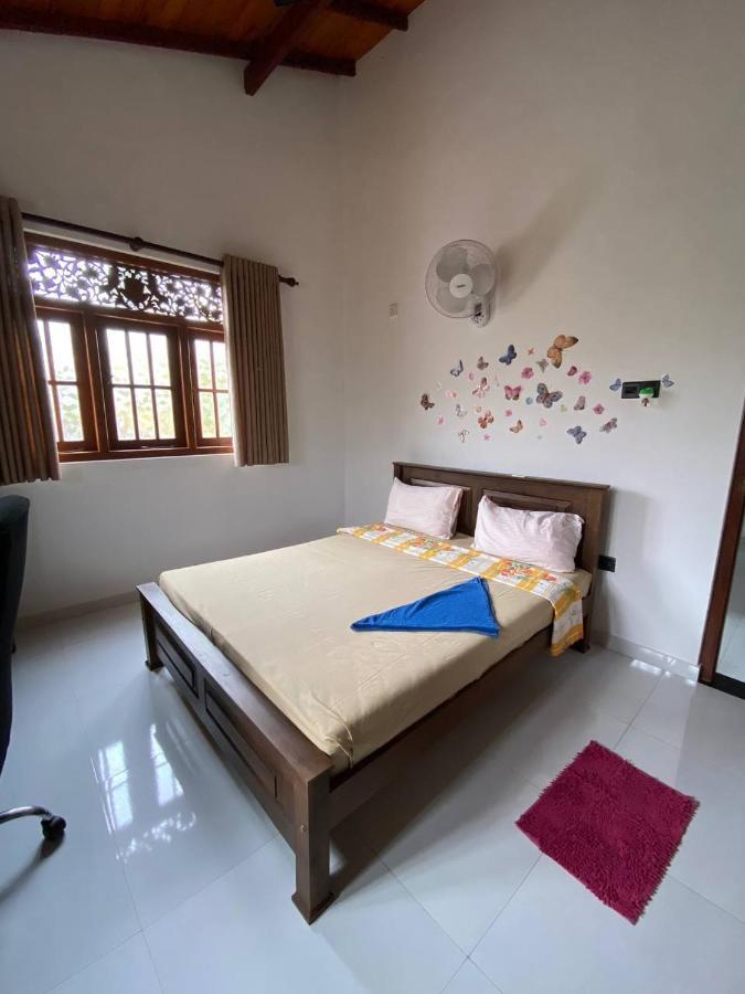 Hôtel Ceylonia Guest à Weligama Extérieur photo