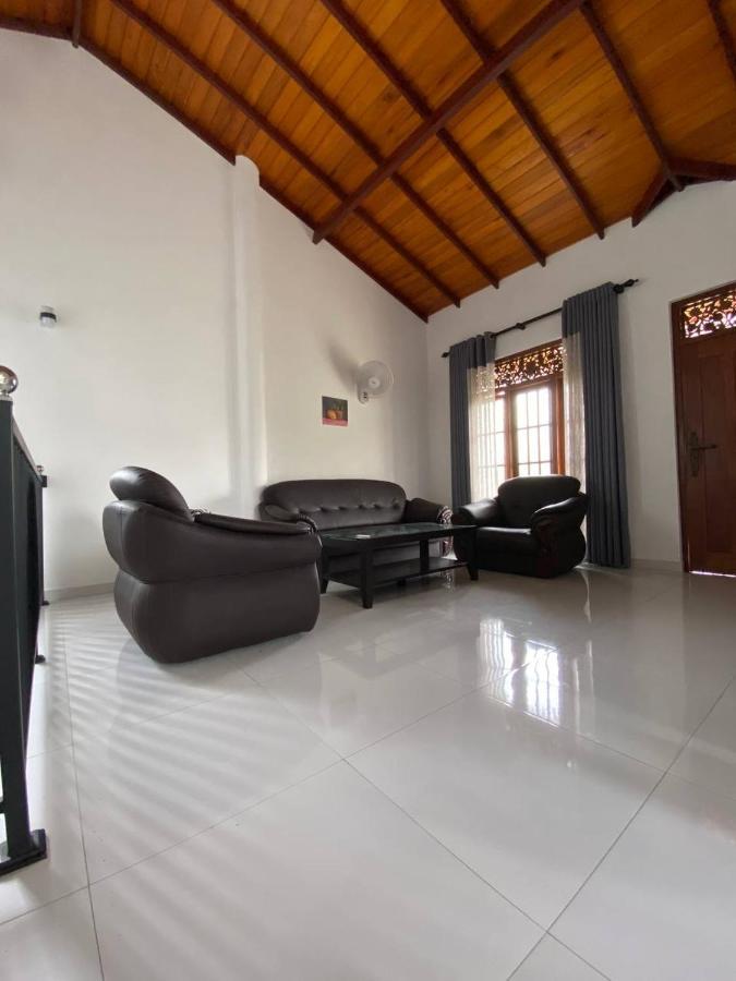 Hôtel Ceylonia Guest à Weligama Extérieur photo